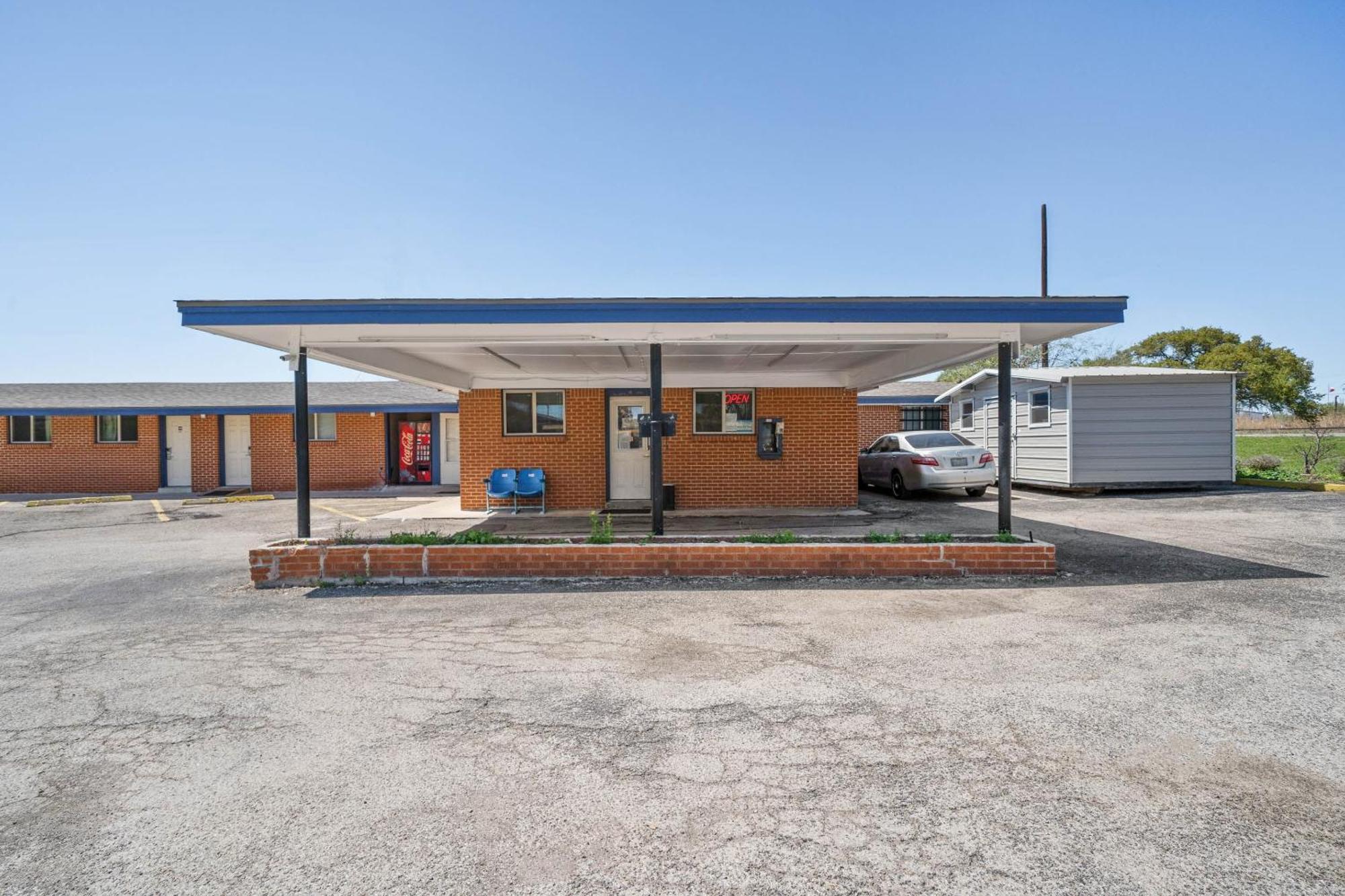 Oyo Hotel Luling Tx Downtown I-10/Us-90 Exterior photo