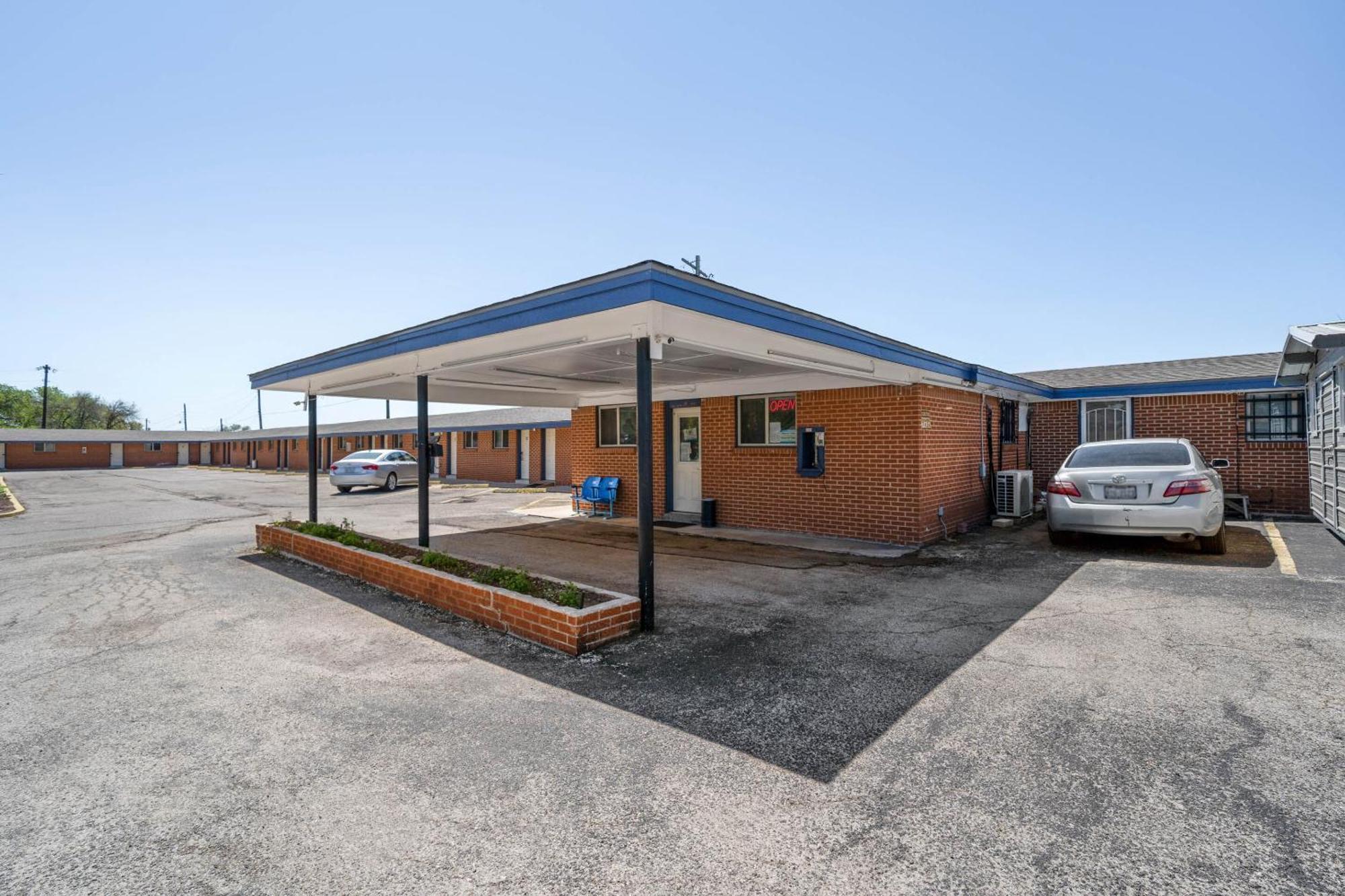 Oyo Hotel Luling Tx Downtown I-10/Us-90 Exterior photo